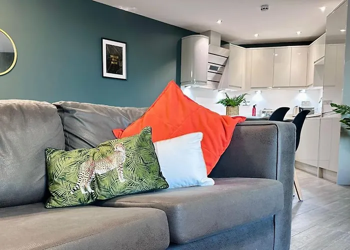 Green Diamond - Brighton Beach - Lanes - 2 Bedrooms - Families - Business - Contractors - Sleeps 5