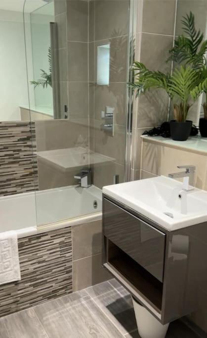 Diamond - - Lanes - 2 Bedrooms - Families - Business - Contractors - Sleeps 5 * Brighton