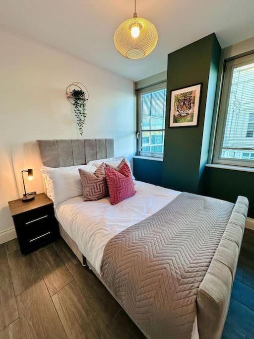 Apartment Diamond - - Lanes - 2 Bedrooms - Families - Business - Contractors - Sleeps 5 *